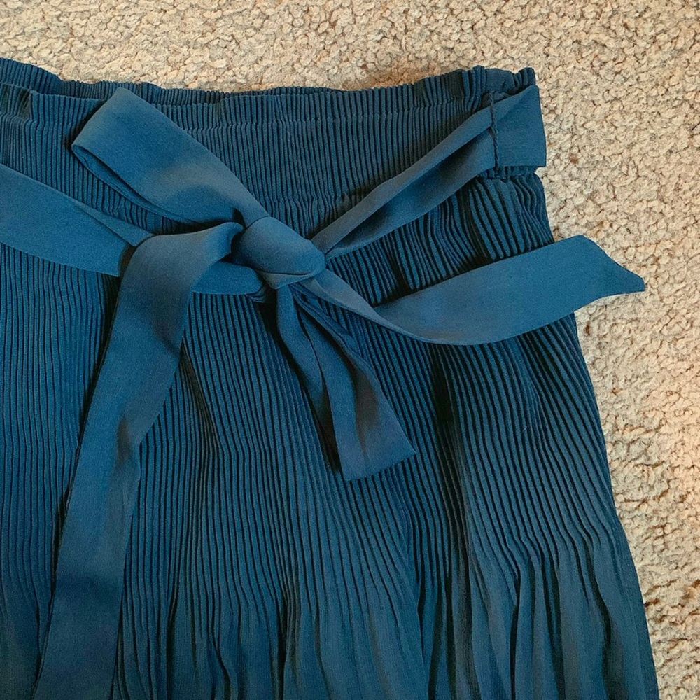 HM pleated knee-length dark teal skirt